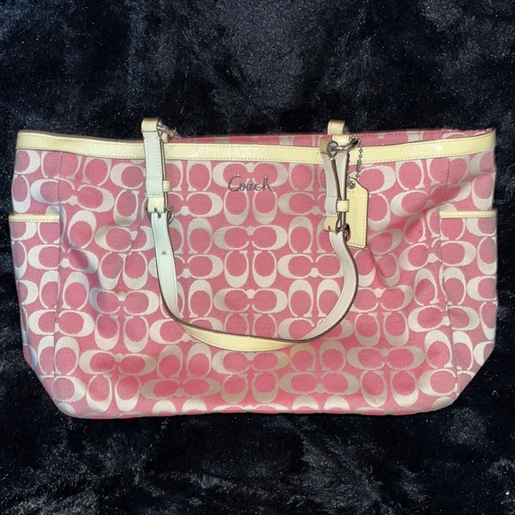 Pink and crème like new Coach purse - Picture 1 of 4